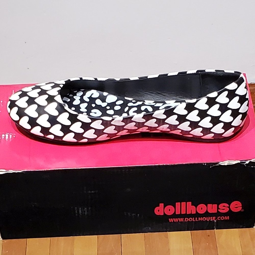 Matte heart pattern vegan flats